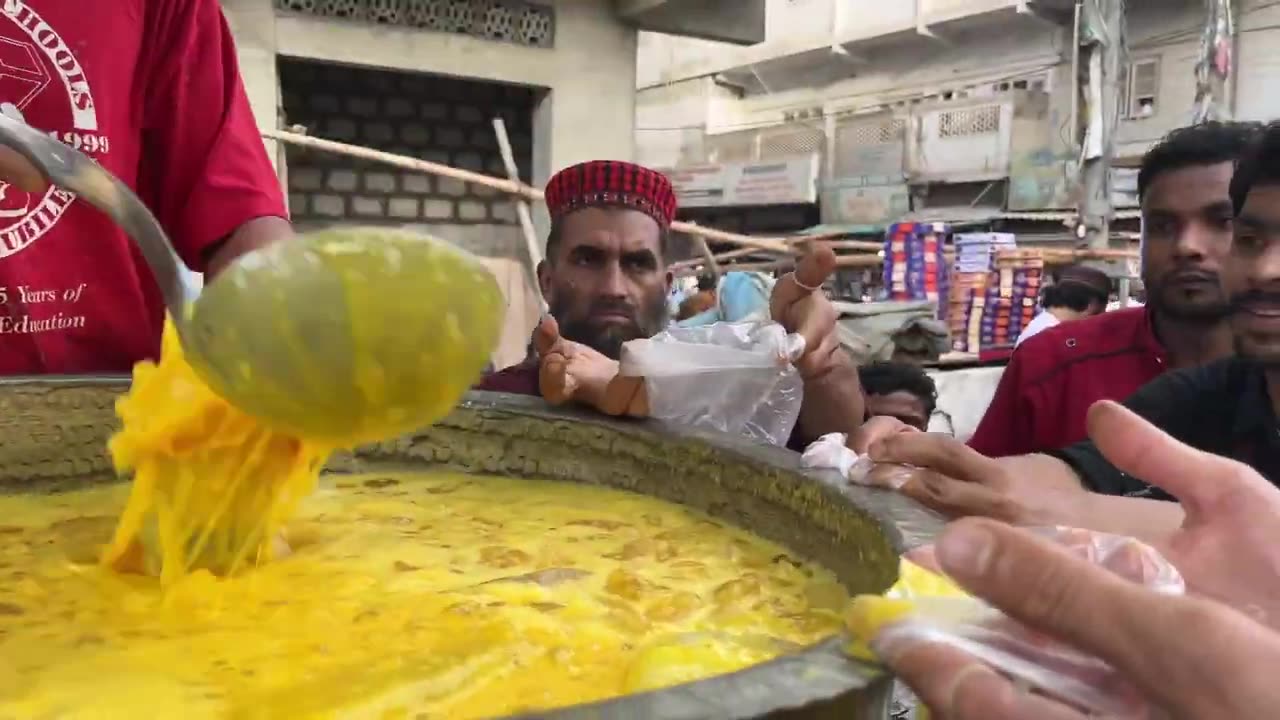 BANANA MANGO JUICE 🍌🍋| Mango Pulp Milkshake | REFRESHING SUMMER STREET DRINK |