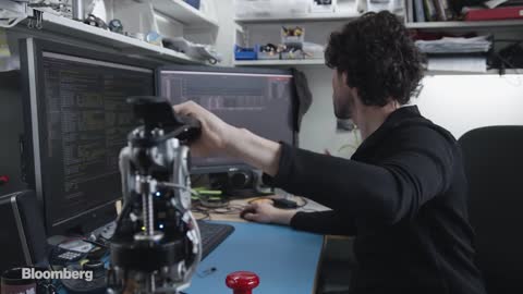 This MIT Engineer Built His Own Bionic Leg