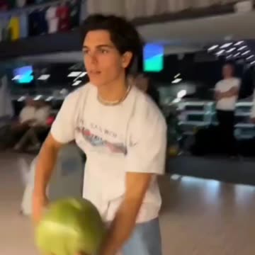 Can you do bowling like this? #bowling #bowlingislife #bowlingaddicts #bowlingskills