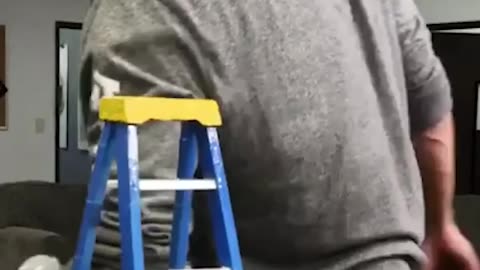 How not change light bulb zach