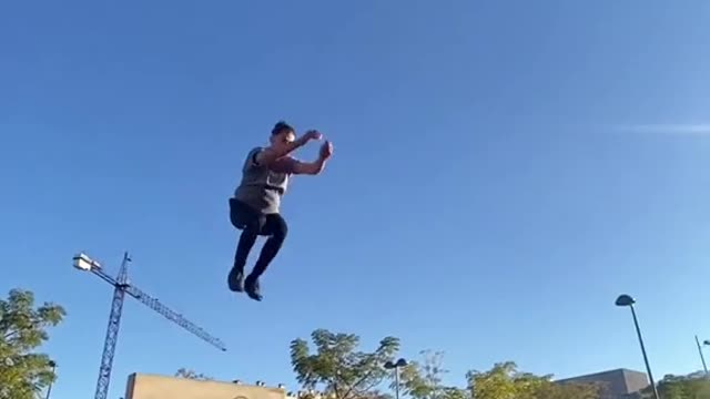 How did he land this 👀 (lopez3_runIG) #parkour #freerun#parkour_freerunning