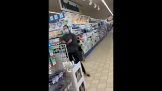 senza museruola all'EUROSPIN (l'eurospin detta legge alla Polizia Locale)
