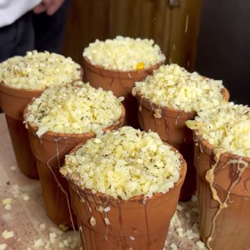 Loaded kulhad pizza.