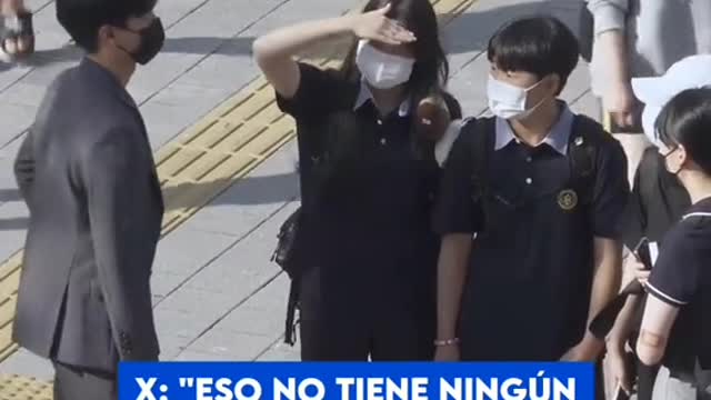 "te ves sexy usando el uniforme escolar"