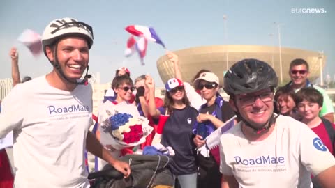 A vélo, de Paris à Doha le pari fou de deux Français