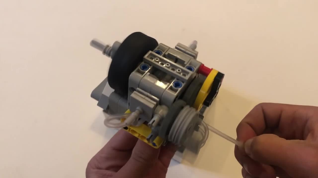 Lego 2 Cylinder Pneumatic Engine (+Free Instructions)