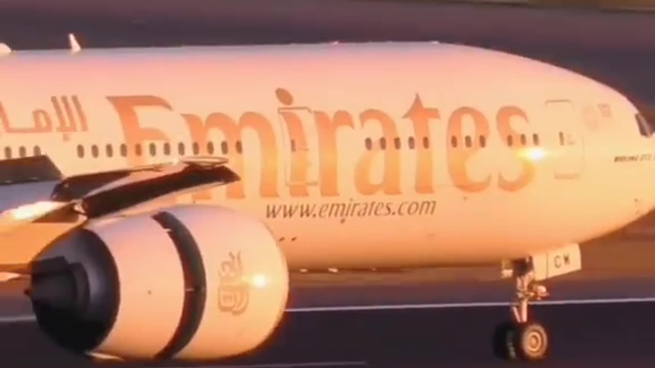 Emirates Airline Boeing777 landing short video #short #shortsfeed