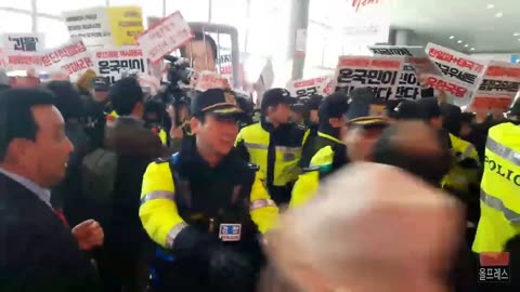 20190303_V3_S01(jvenmbXsUb8)아수라장, 자한당 당직자들은 바보! 태극기 애국시민들이 결국 이 나라를 구하리라!