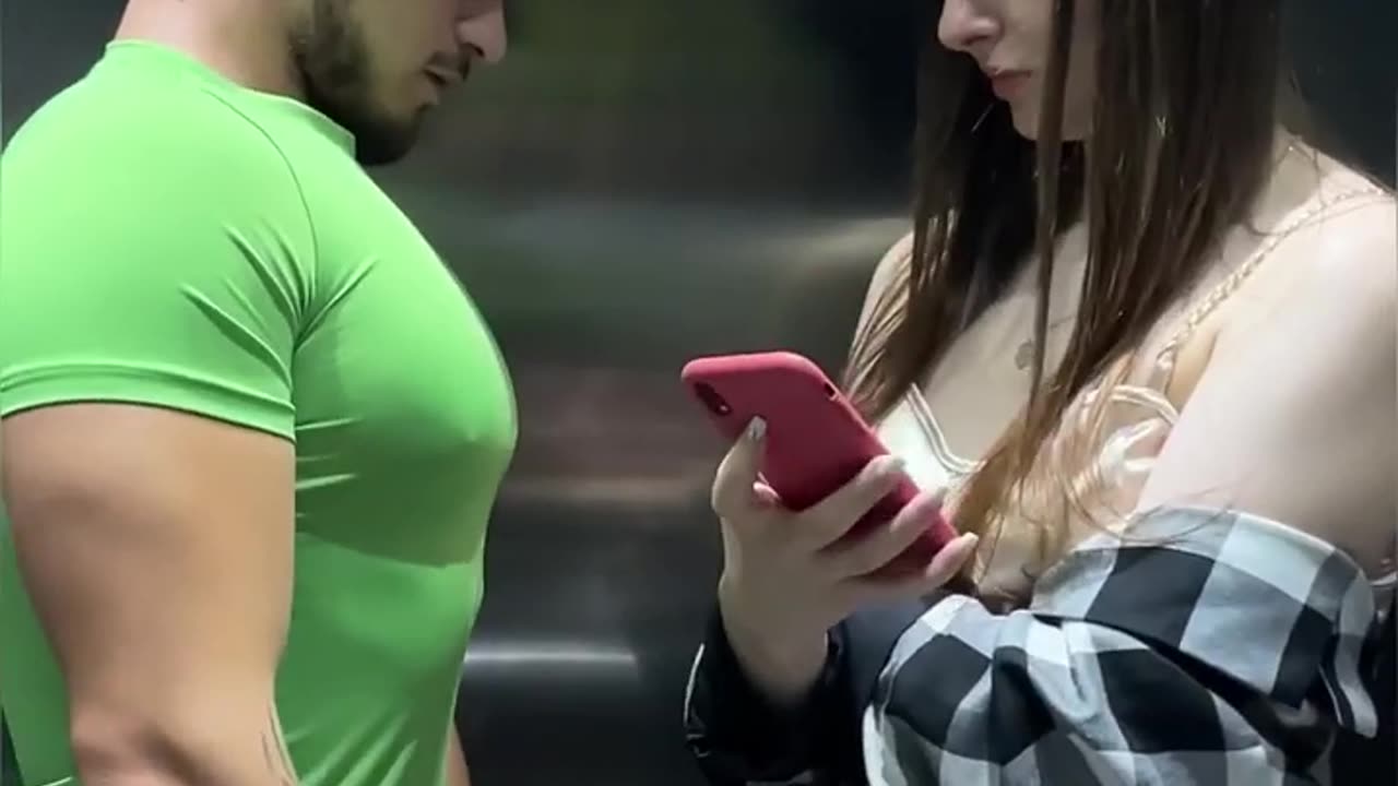 WHAT IS SHE DOING | GIRL WANTED ME IN TUE ELEVATOR