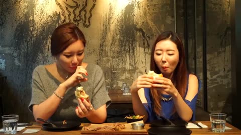 Korean Girls Try American BBQ