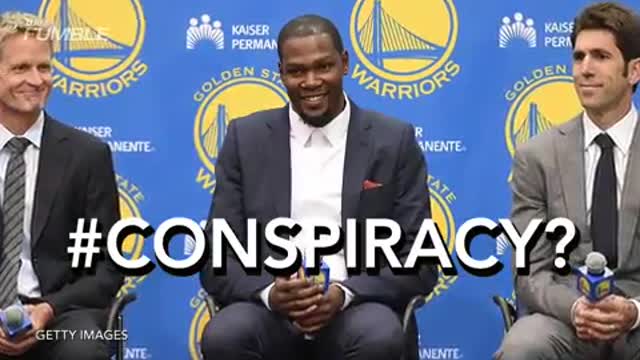 Kevin Durant Takes Nachos From Young Fan In Middle of Practice