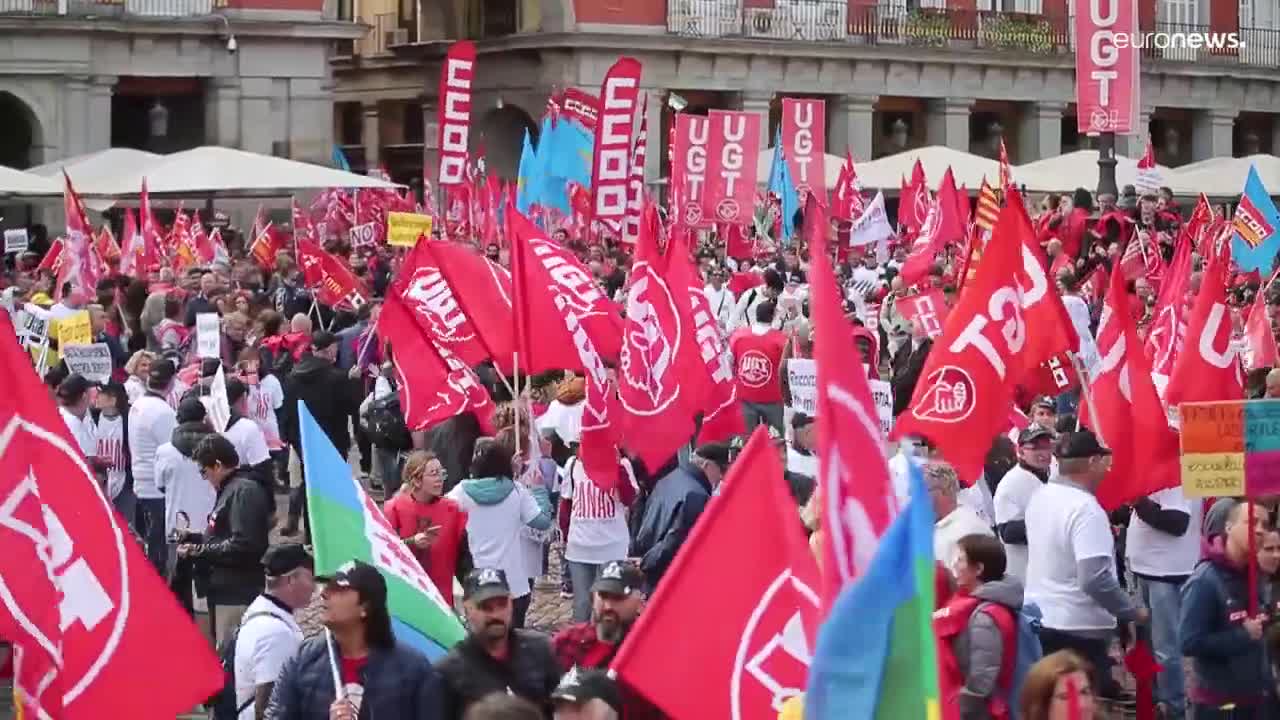 Spain: Thousands of union members march in Madrid for higher wages and better rights