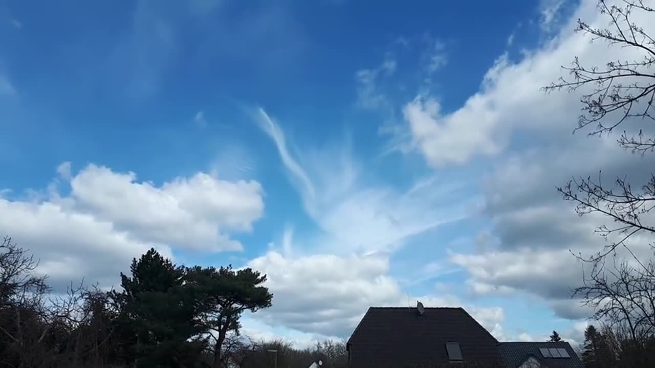 Himmel in Berlin am 4.4.2023 um 13:50 Uhr