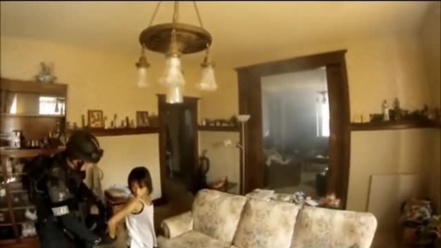 SWAT team raid a house full of drugs!