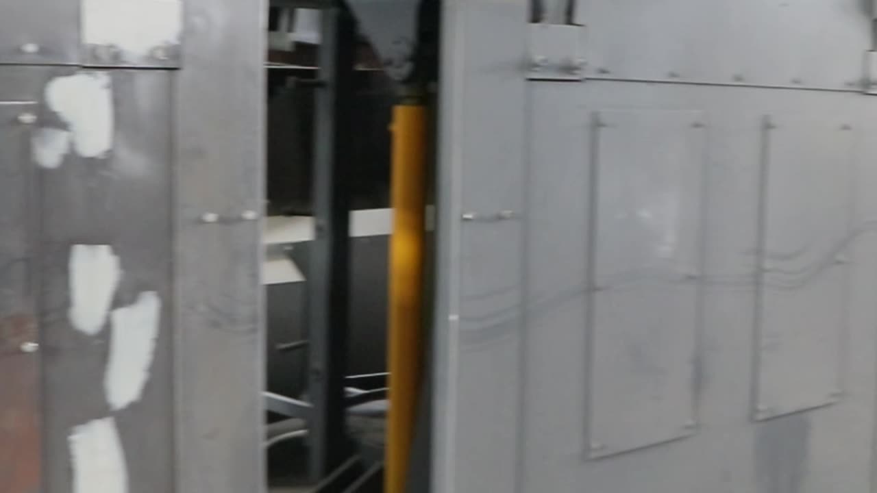 Our factory is located in China, interested bosses can come to visit.