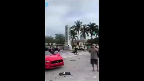 🔺FLORIDA - TESLA car battery EXPLODED in traffic - [You would think it was hit with small Artillery]