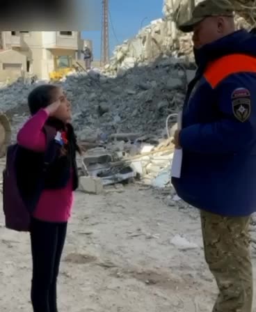 A Syrian girl Iman thanked the Russian military personnel involved in the humanitarian mission