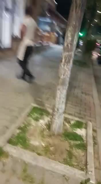 VIDEOLAJM/ Sherr mes grupeve të militantëve të PS-së në Kavajë, policia bën sehir