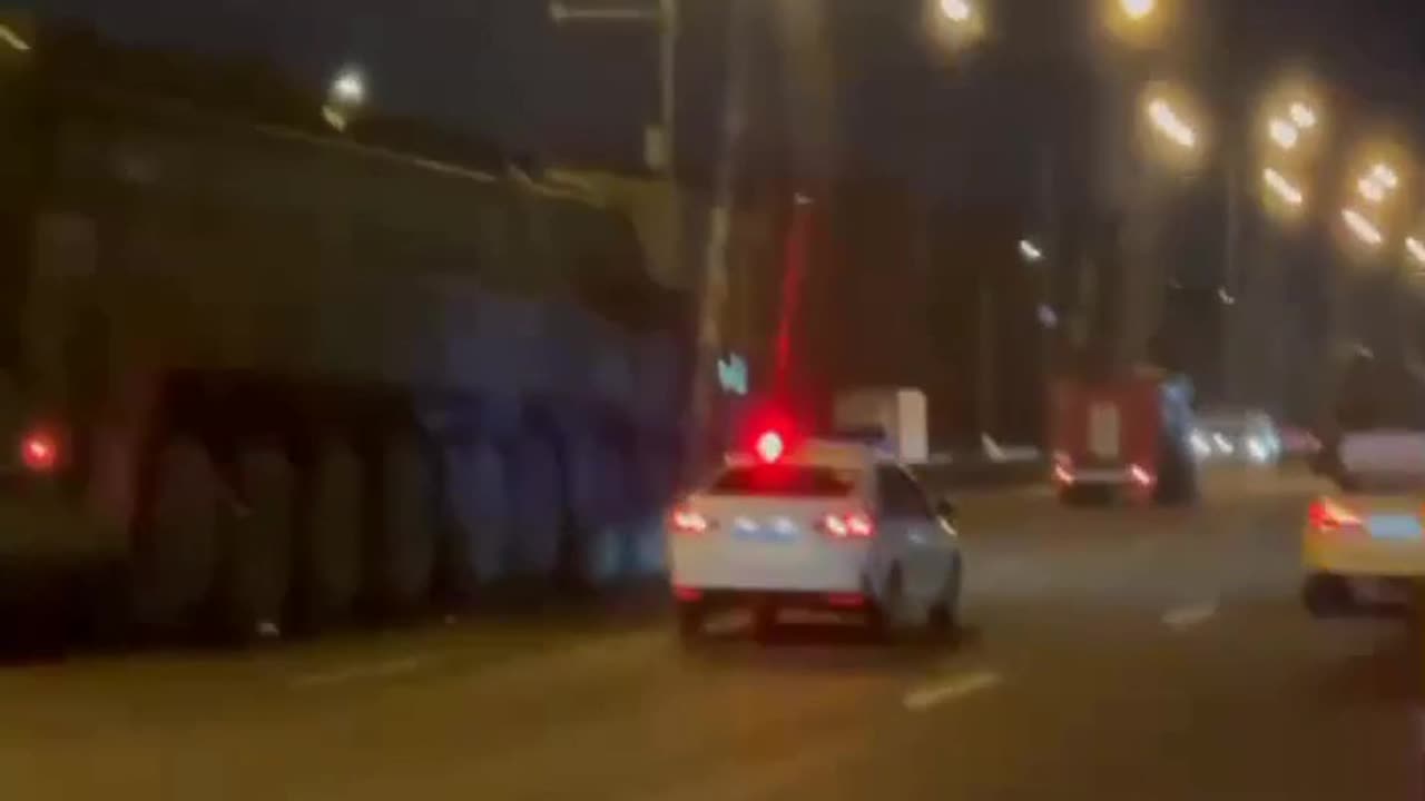 More video of Yars nuclear missiles passing through Moscow, February 27th