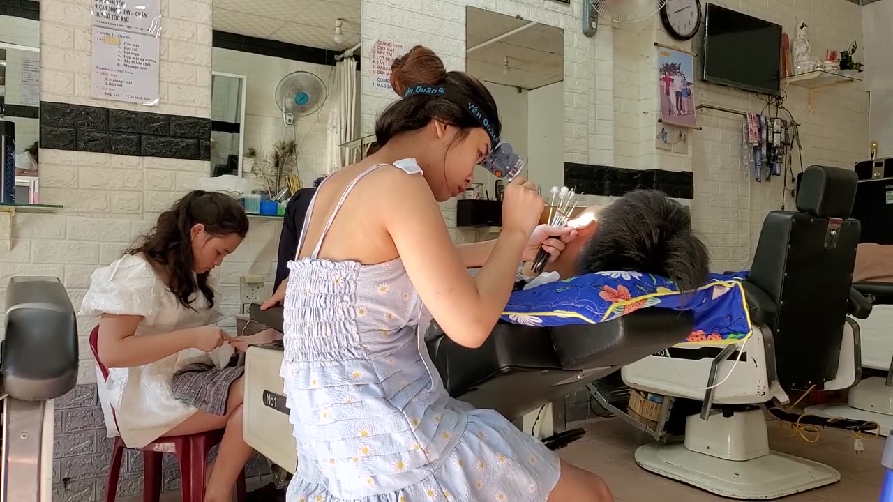 40 minutes of relaxation from head to toe with 3 beautiful girls at a Vietnamese barbershop