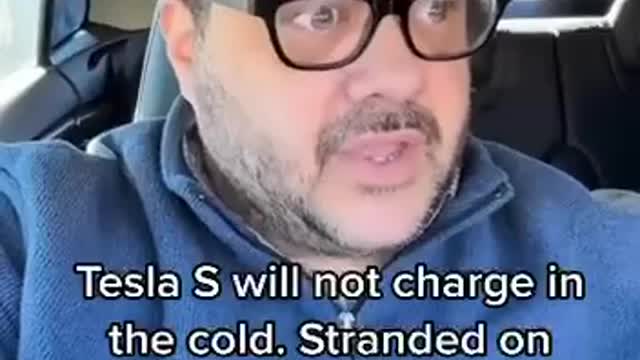 Stranded on Christmas Eve: Man's Tesla Refuses to Charge in 19° Weather