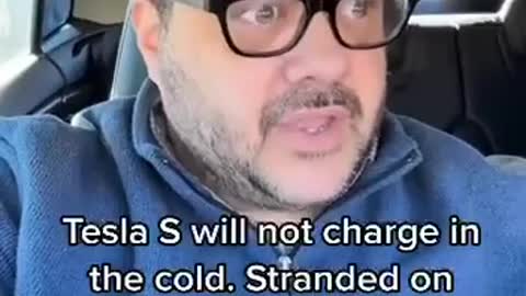 Stranded on Christmas Eve: Man's Tesla Refuses to Charge in 19° Weather