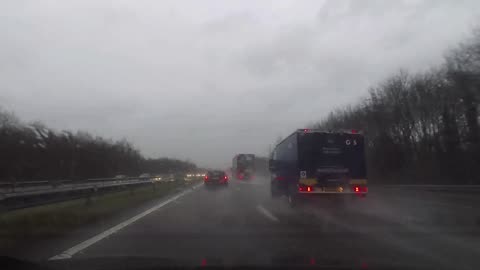 Crazy Dash Cam Video captures On The Road - Dash Cam Scenes