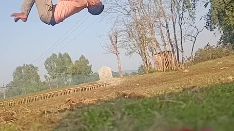 Flip / stand vide on Ramble// Backflip view