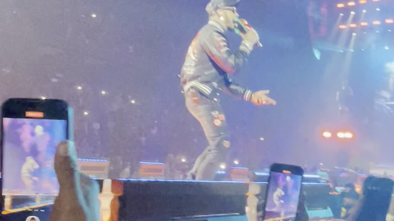  @AnuelAA singing RELOJ at the TOYOTA ARENA! #shorts