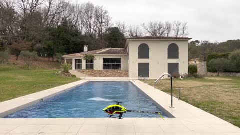 SAB Raw 700 flight over a swimming pool. Ludovic Abrignani