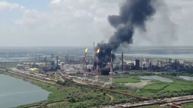 Explosion at Petromidia Oil refinery in Constanta Romania (Breaking News)