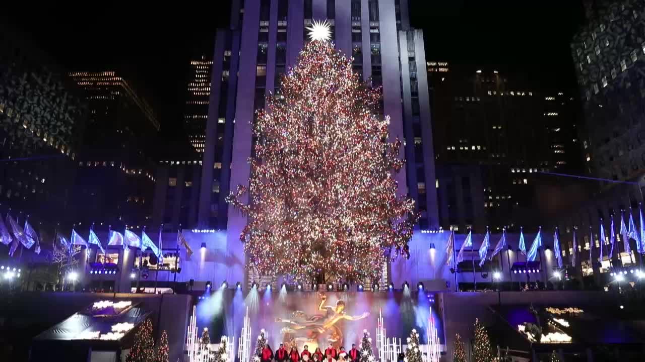 Encendido del árbol de Rockefeller inaugura temporada navideña en Nueva York