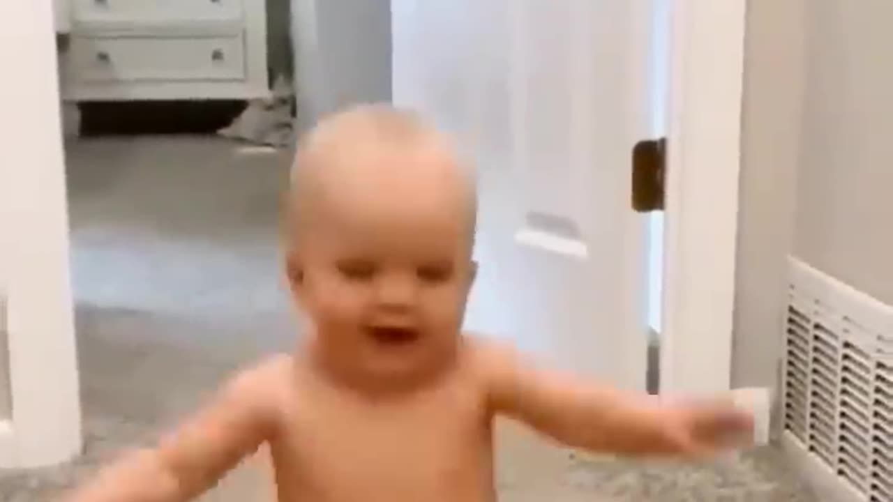 A BABY LAUGH 🤣 IN HIS FUNNY CRECTER