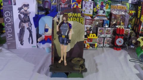 Playmates Tomb Raider Lara Croft in Wet suit statue 1998