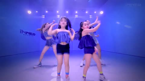 'วอเอ๊ะๆ' มาแล้วว! โอเค อายูเลดี้ #ฮิตในTikTok อย่างมันส์ ไม่มีใครยอมใคร แดนซ์กันไปให้สุด