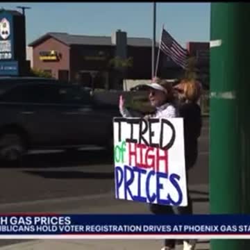 AZGOP Registers Voters at Gas Station