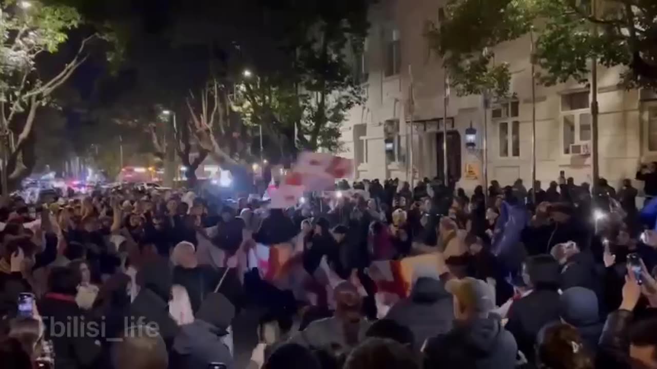 🇬🇪 Protests continue in Georgia ❗️Regime forces brutally beat ordinary people!