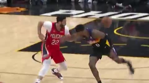 Larry Nance, Jr. steals the cross-court pass to cement 18-5 run vs. Suns 😮