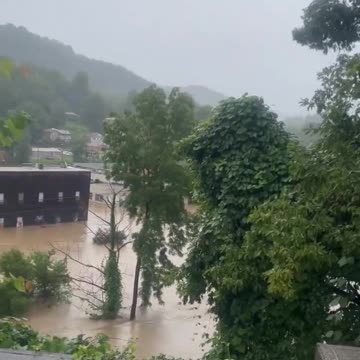 8 Dead as Kentucky Floods Displace Hundreds