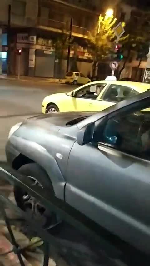 ΤΑ ΕΨΑΛΑΝ ΣΤΟΝ ΠΛΕΥΡΗ