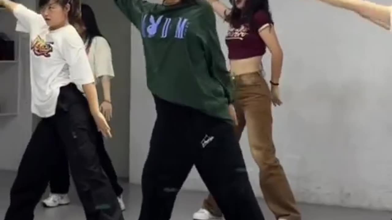 Cute girl :Dance