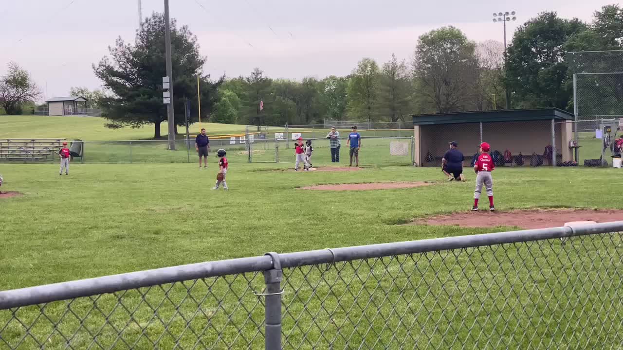 Yankees vs Reds. (Little League baseball)