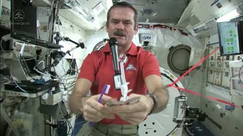 Chris Hadfield Brushes his Teeth in Space