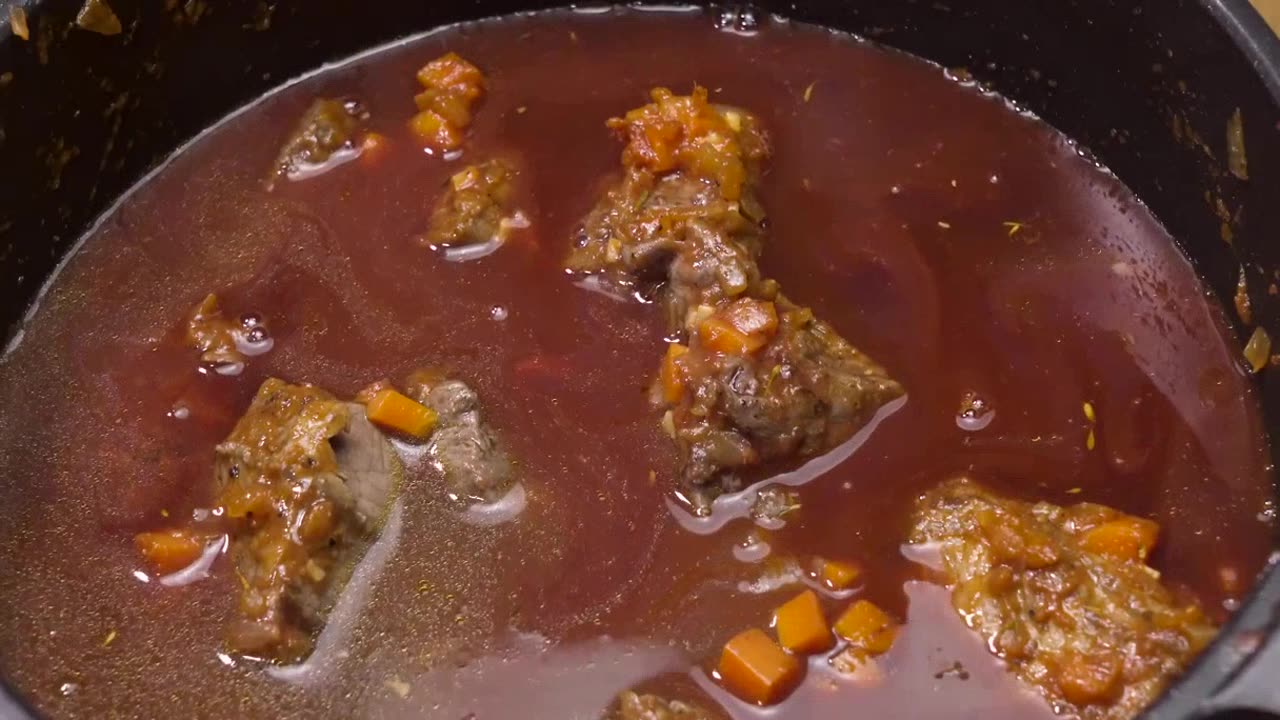 Spice up your dishes with a delicious combination of red wine and broth