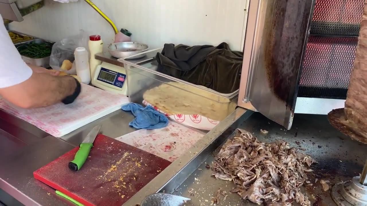 The Best Doner Kebab Shawarma In Turkey - $1,5 Street Food In Turkey.mp4