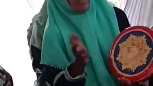 Ibu tua yg pandai bermain musik qasidah