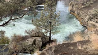 Central Oregon – Steelhead Falls – Waterfall Overlook – 4K