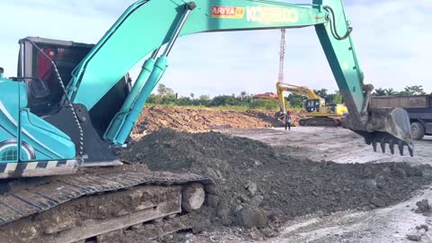 Power KOBELCO SK200 Help roller HaveProblem When Drive Back Unloading Soil road construction project