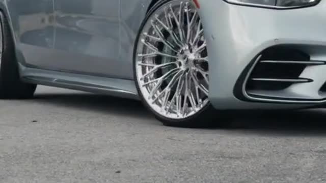 Automobile wheel hub display