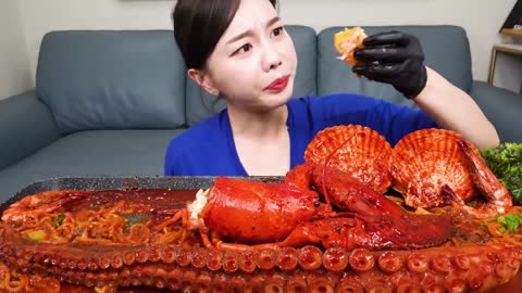 [Mukbang ASMR] Seafood FLEX 🔥 Giant Octopus Leg 🐙 Lobster 🦞 Spicy